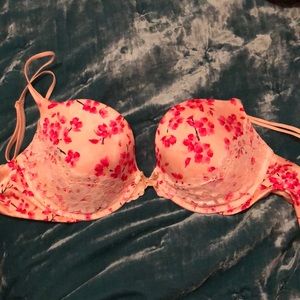 NEW Victoria Secret 36D Push Up Bra